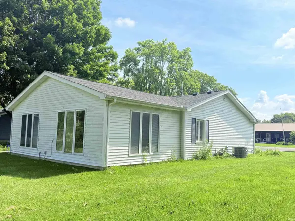 213 N Greenberry ST, Sweetser, IN 46987