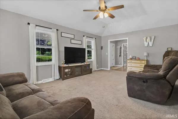 19 Lakeview DR, Mount Vernon, IN 47620