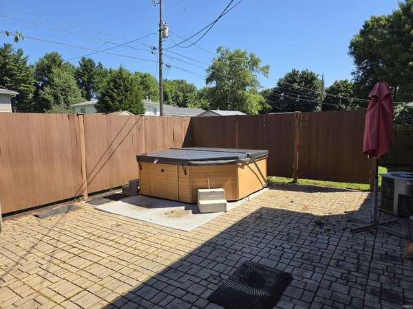 310 Eastgate DR, Vincennes, IN 47591