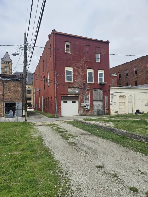 112 N Jefferson ST, Hartford City, IN 47348-2201