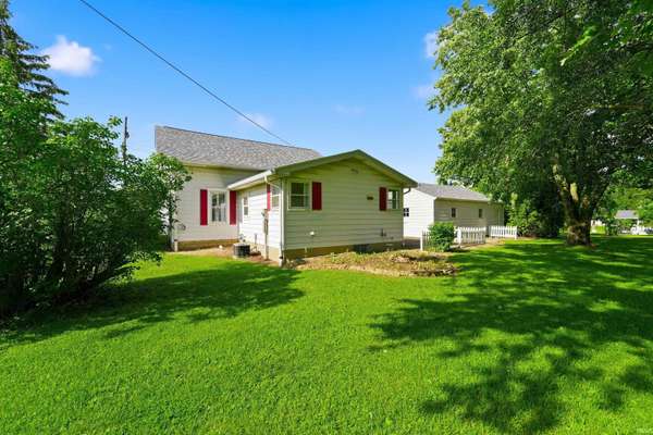 8901 E Jackson ST, Selma, IN 47383
