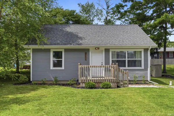8266 E Asbury LN, North Webster, IN 46555
