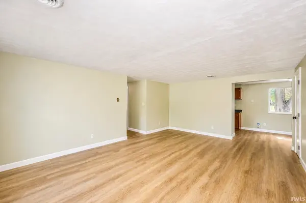 4002 E Saddle DR, Fort Wayne, IN 46804-3930