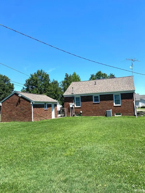 379 NE H ST, Linton, IN 47441