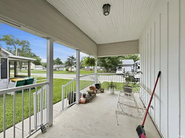22517 Stenger ST, Woodburn, IN 46797