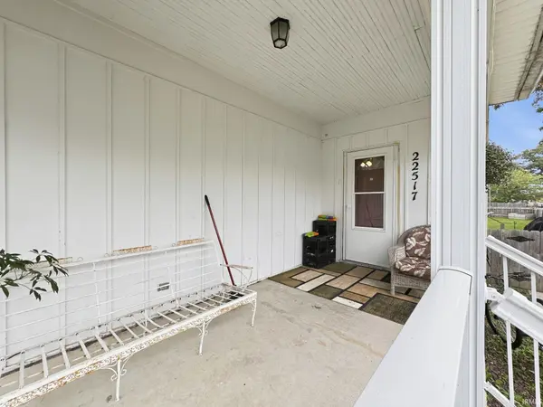 22517 Stenger ST, Woodburn, IN 46797