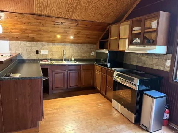 8180 E Northshore DR, Unionville, IN 47468