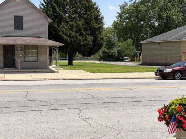 224 S State ST, South Whitley, IN 46787