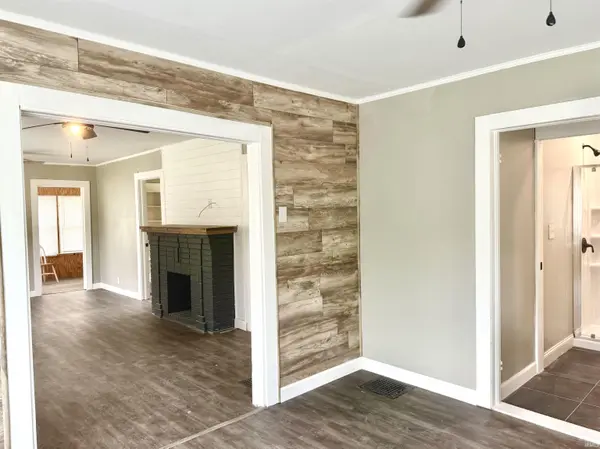 2001 N Hollywood AVE, Muncie, IN 47304