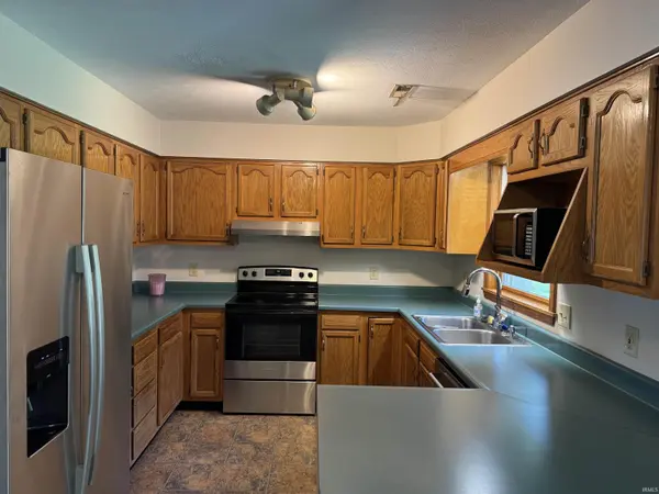 898 W Shepherds LN, Santa Claus, IN 47579
