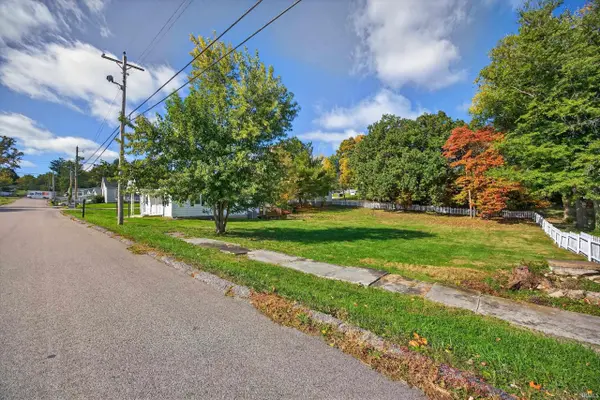220 S 2nd ST, Ellettsville, IN 47429