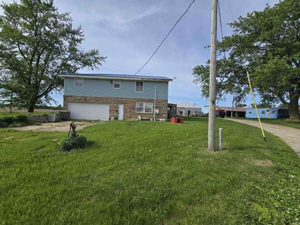 10407 S 300 E ***, Warren, IN 46792