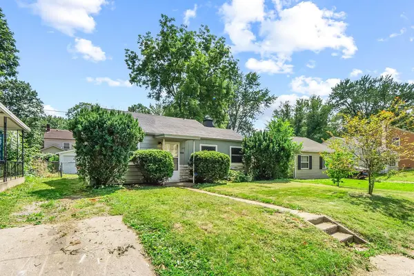 1327 Fay DR, Fort Wayne, IN 46807-1001