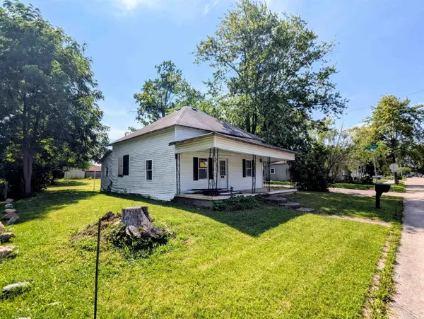 1102 N Monroe ST, Hartford City, IN 47348-1627