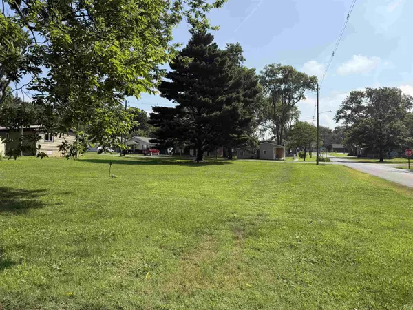 Sweeney AVE, Mount Carmel, IL 62863
