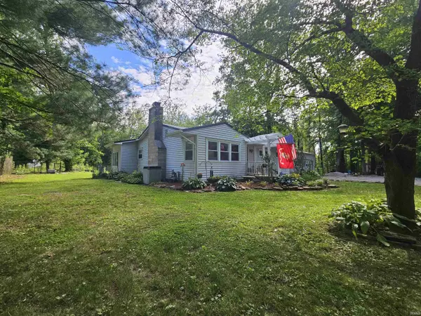 5379 E Simpson Lake DR, Vincennes, IN 47591