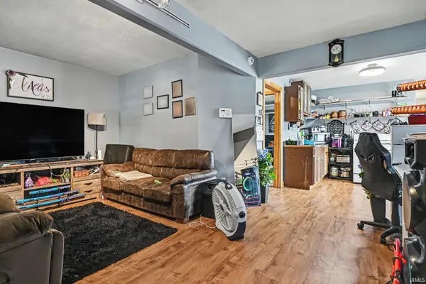 801 Dundee ST, South Bend, IN 46619-3015