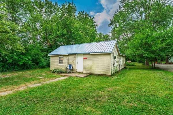 407 E Maple ST, Gaston, IN 47342