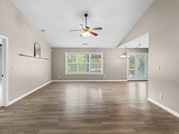3915 Bronson LN, Evansville, IN 47711