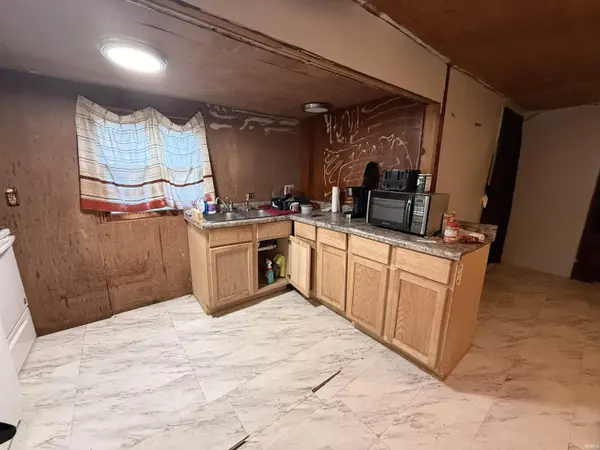 10552 W Horseshoe Bend RD, Brookston, IN 47923-7043