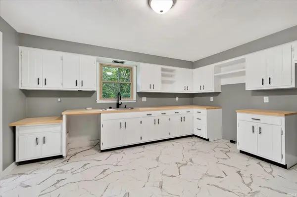 5453 S Westwood DR, Knightstown, IN 46148