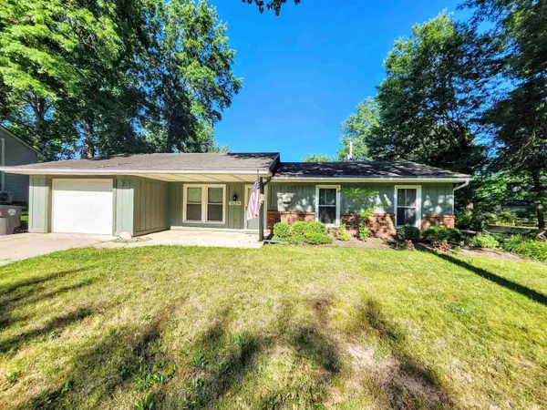 6913 Woodtrail CT, Fort Wayne, IN 46835-1806