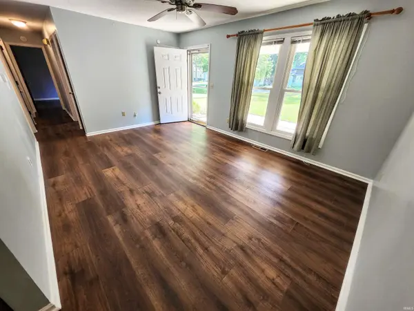 6913 Woodtrail CT, Fort Wayne, IN 46835-1806