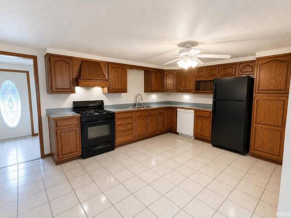 312 S Chicago ST, Royal Center, IN 46978