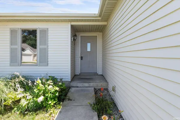 9928 Ballymore DR, Fort Wayne, IN 46835-9399