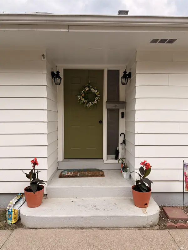 1101 Elliott ST, South Bend, IN 46628-1913