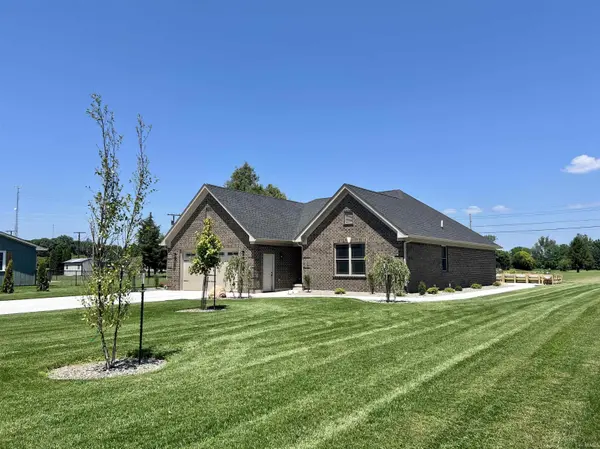814 W Washington ST, Monticello, IN 47960