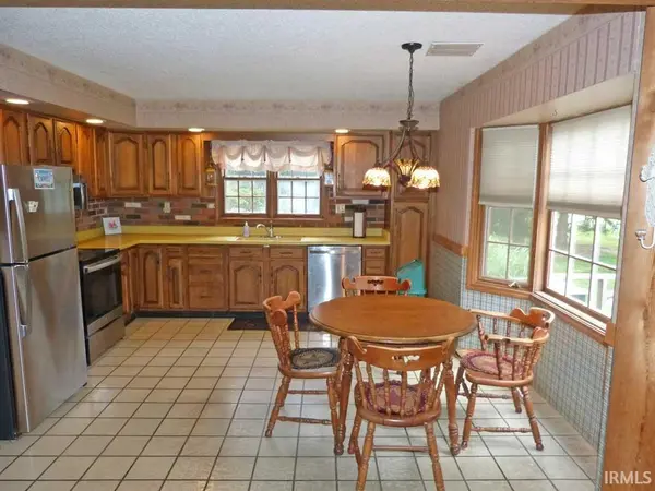 2810 Marian DR, Vincennes, IN 47591