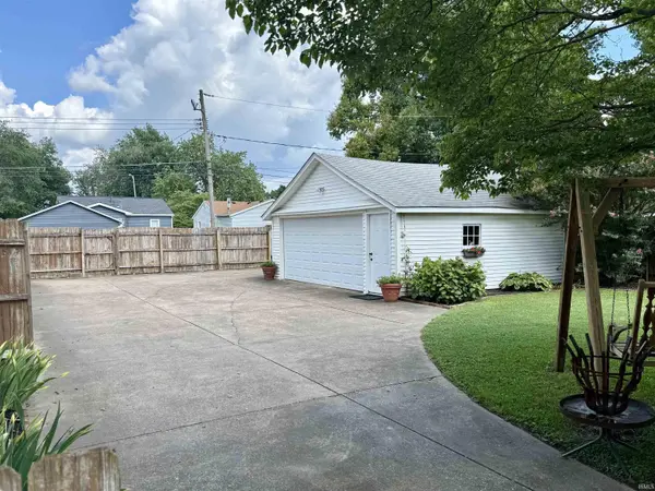 901 N Weinbach AVE, Evansville, IN 47711