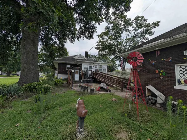 703 College AVE, Mount Vernon, IN 47620-1458