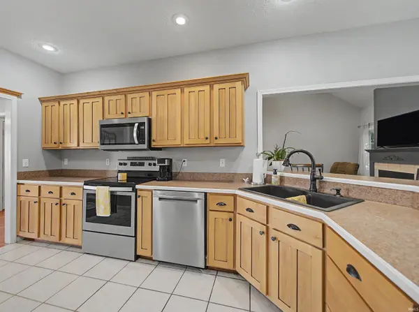 9000 Meghan CT, Evansville, IN 47712