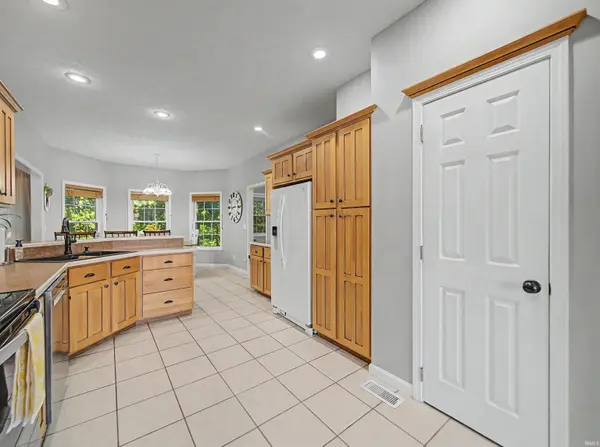 9000 Meghan CT, Evansville, IN 47712