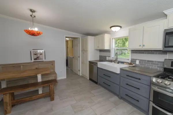 27683 Plainfield Dr. ***, Elkhart, IN 46514-1669