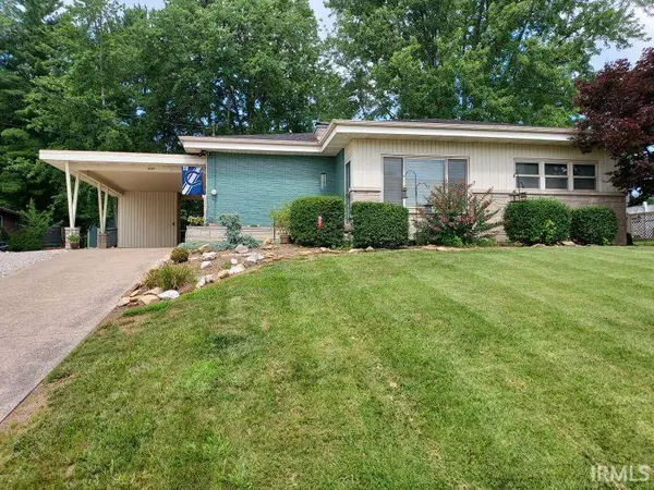 1037 Dorbett ST, Jasper, IN 47546