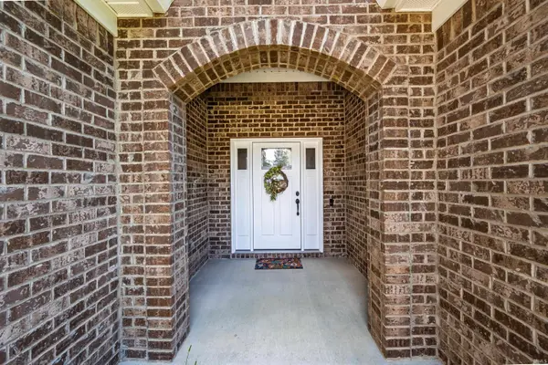 1200 N Wild Pine DR, Yorktown, IN 47396