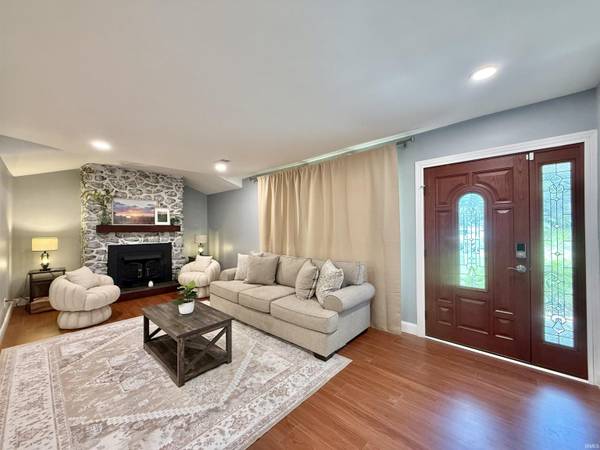 516 E Mill RD, Evansville, IN 47711