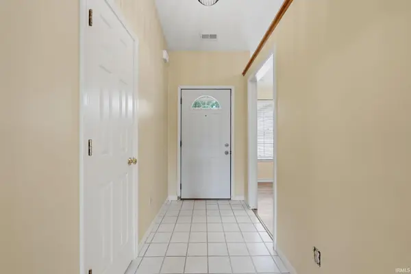 8303 Maple VLY, Fort Wayne, IN 46835