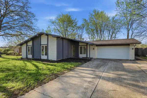 9529 Wolf River PL, Fort Wayne, IN 46804-6585
