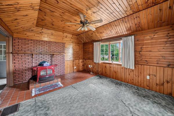 58455 Crumstown HWY, South Bend, IN 46619-9525