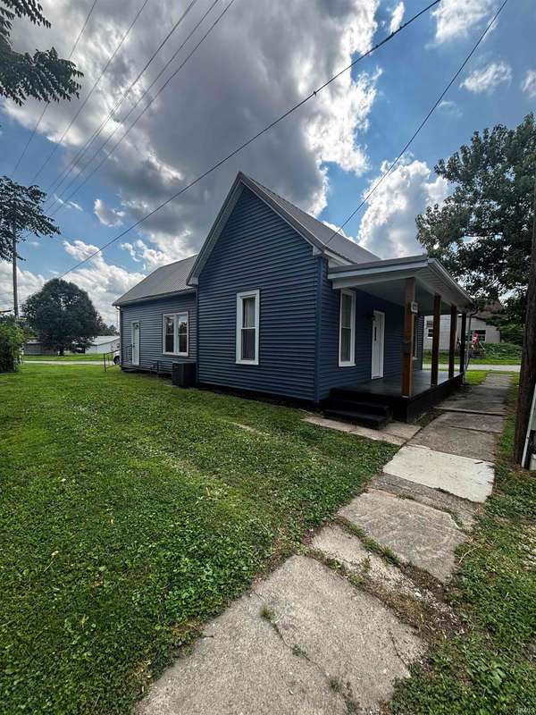 122 W Elm ST, Oakland City, IN 47660