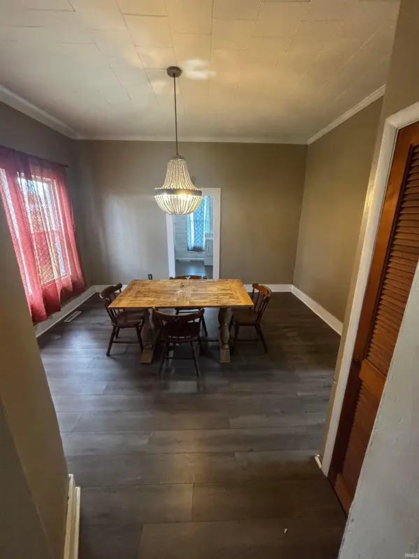 122 W Elm ST, Oakland City, IN 47660