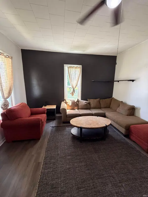 122 W Elm ST, Oakland City, IN 47660