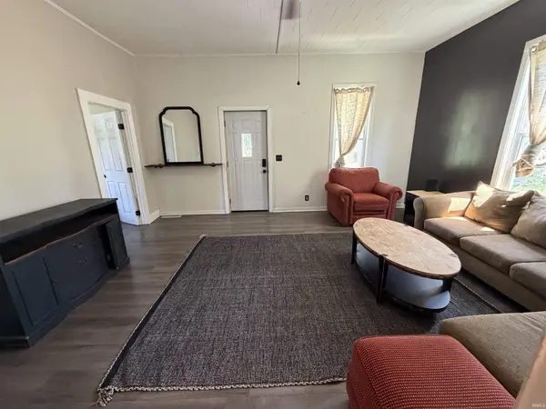 122 W Elm ST, Oakland City, IN 47660
