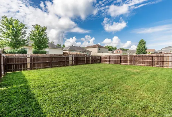 823 Groveview CT, Evansville, IN 47711