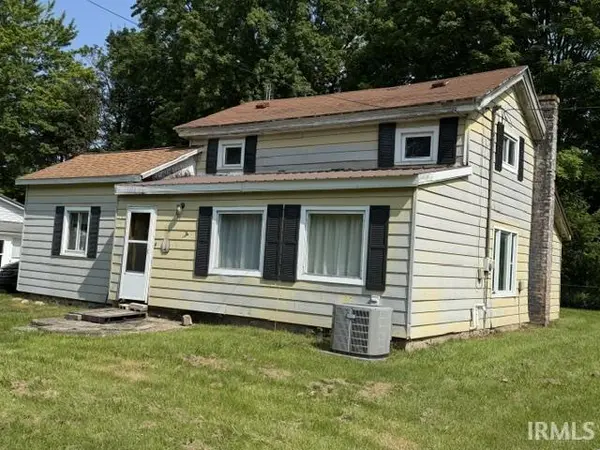 601 Wayne ***, Howe, IN 46746