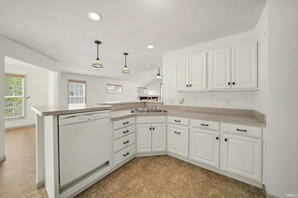 6433 Armstrong DR, South Bend, IN 46614